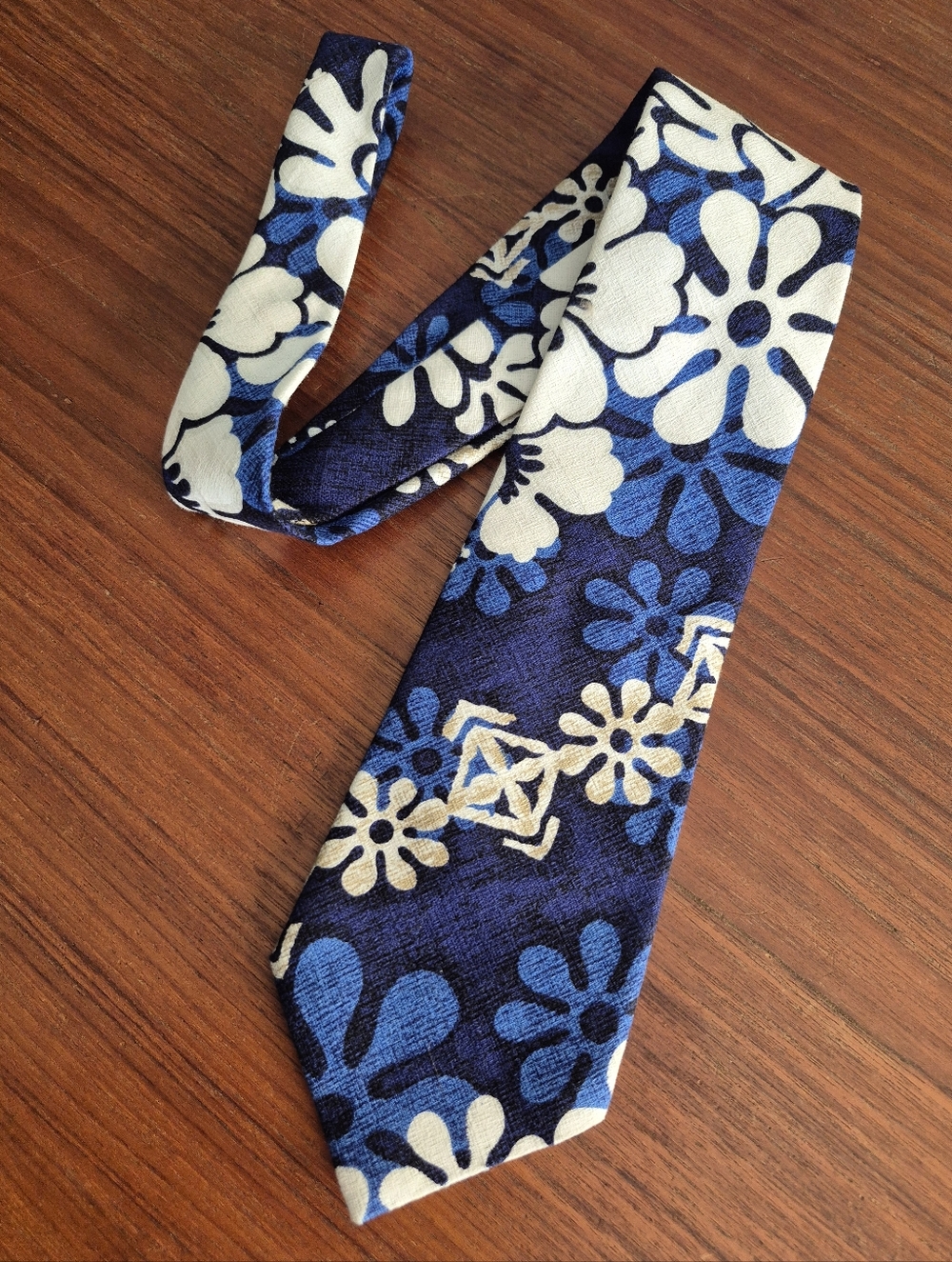 Vintage Kahala Creations Barkcloth Blue Floral Hawaiian Mens Tie